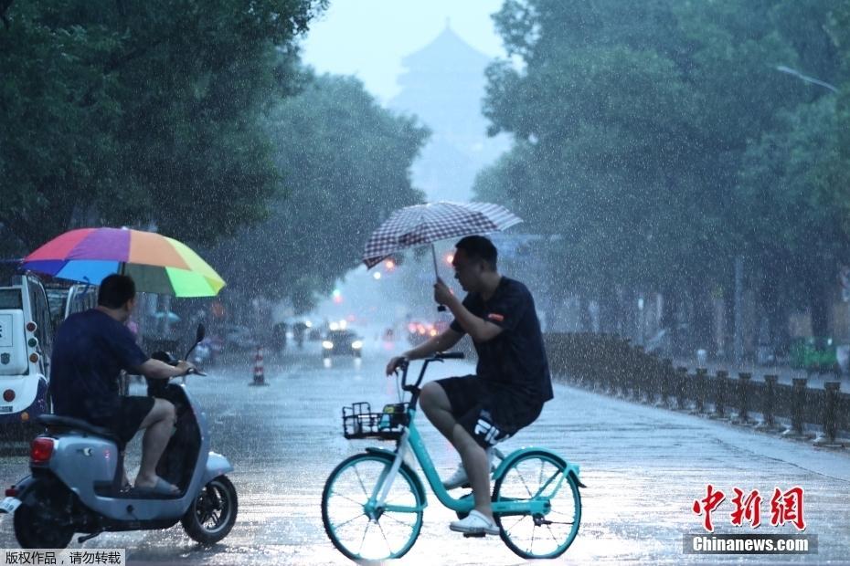 暴雨紅色預(yù)警 北京持續(xù)大雨