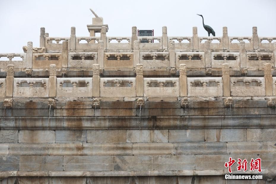 北京降雨持續(xù) 故宮現(xiàn)“九龍吐水”景觀