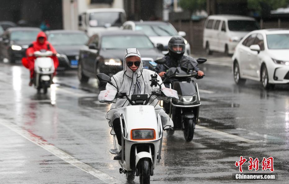 北京迎降雨 氣溫明顯下降