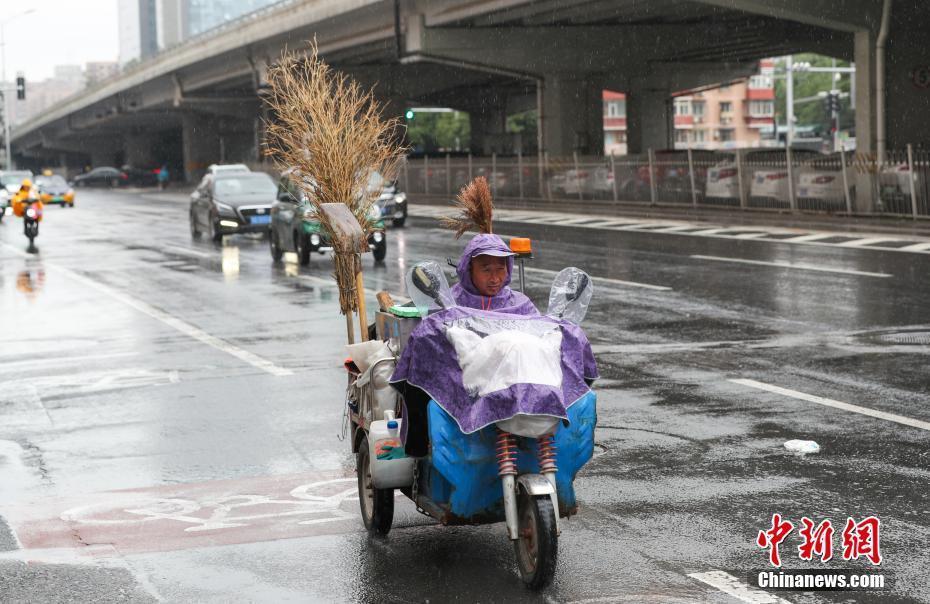 北京迎降雨 氣溫明顯下降