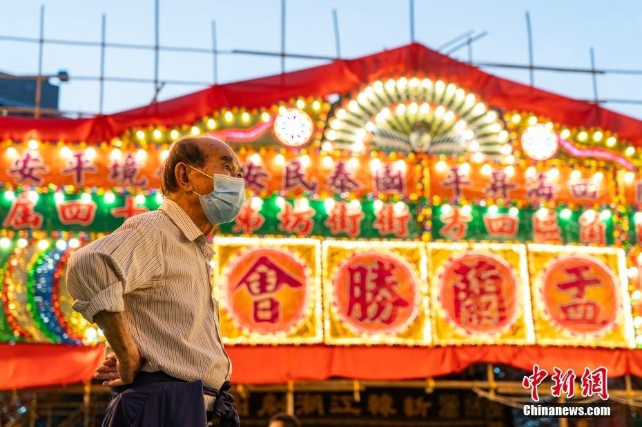 香港市民观摩潮州人“盂兰胜会”度“中元节”