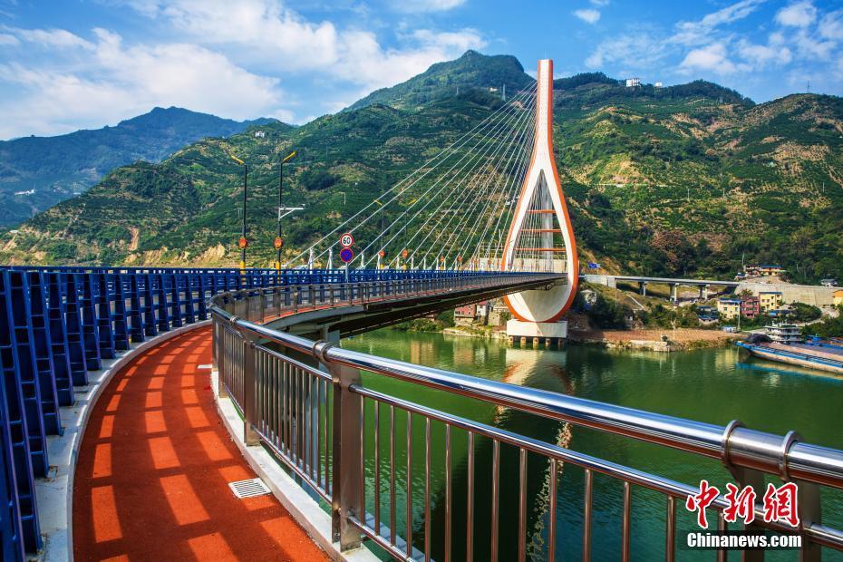 三峽庫區(qū)興山現(xiàn)“高峽出平湖”美麗畫卷