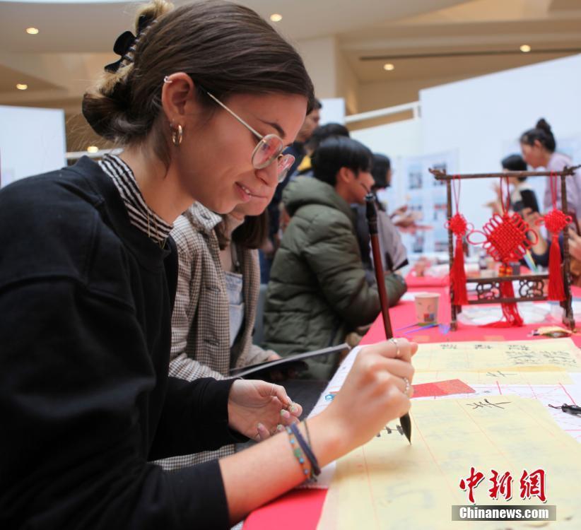 “孔子學(xué)院日”活動在比利時舉行 一眾學(xué)子體驗(yàn)中華文化