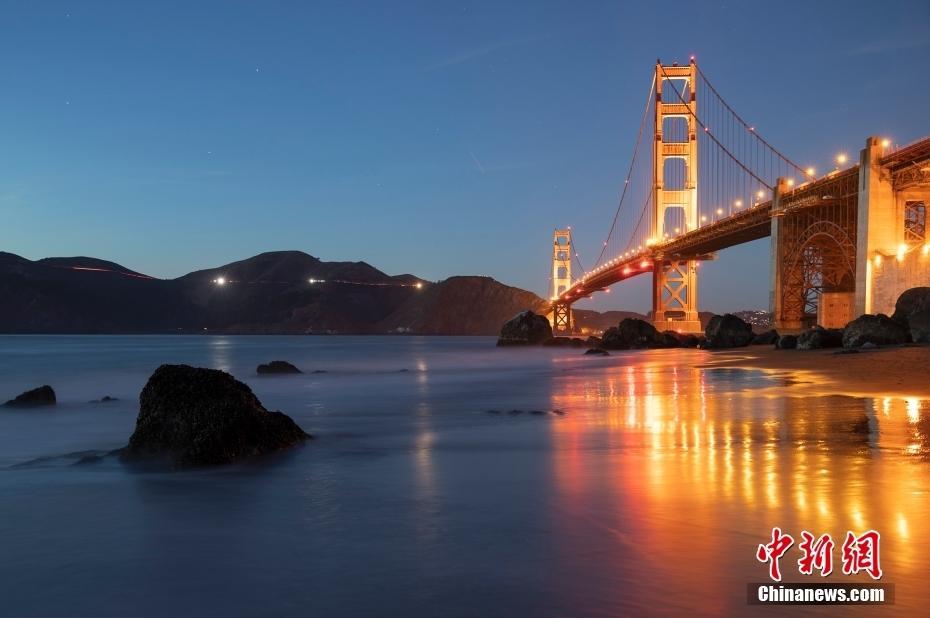 美國舊金山金門大橋夜景美如畫