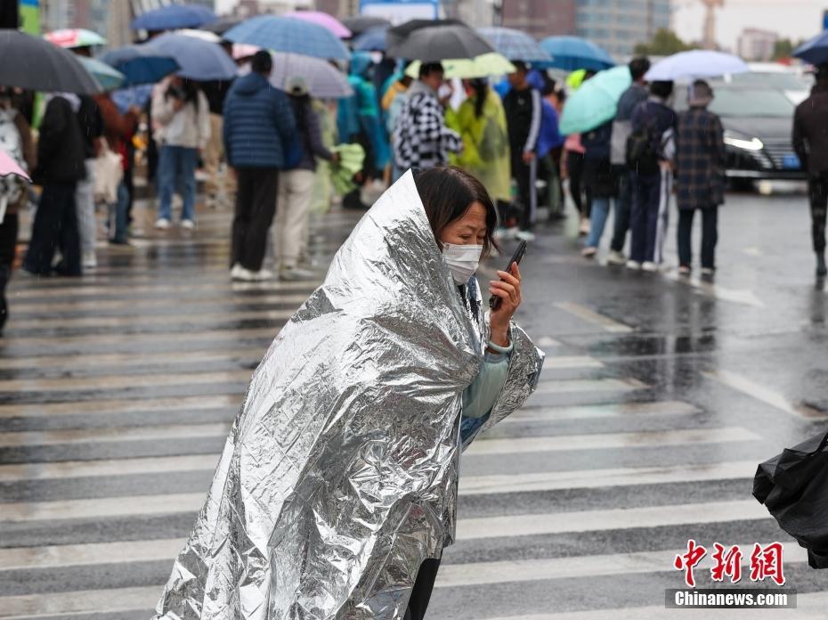 北京迎来下半年首个寒潮天气