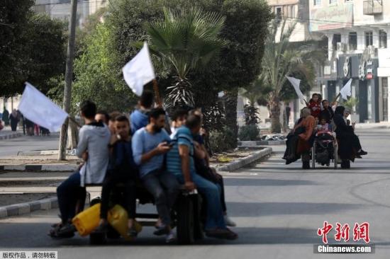 死亡人數過萬 加沙民眾逃亡路上持白旗試圖防止被槍擊