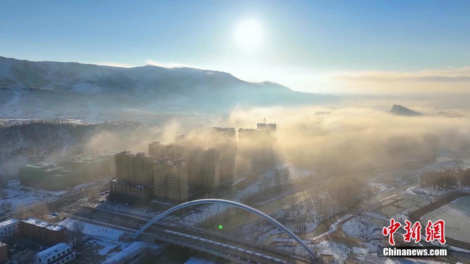 新疆阿勒泰：初冬萬瓦霜 蒼茫云海間