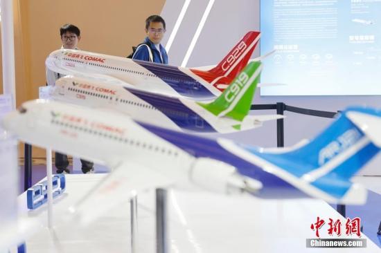 首届上海国际商用航空航天产业展览会开幕