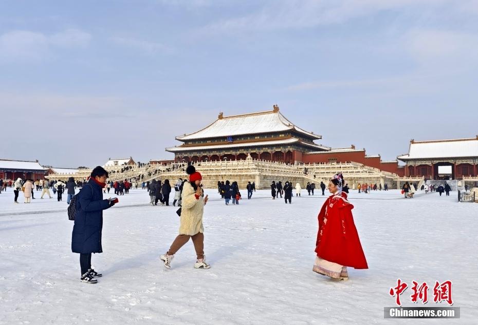 故宮雪霽迎眾多游客賞雪