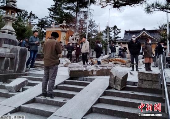 日本石川縣發(fā)生7.6級(jí)地震 該縣一處神社鳥(niǎo)居坍塌