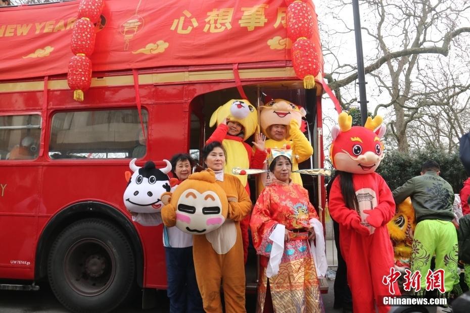 倫敦元旦舉行新年游行 城市中心展演各色文化