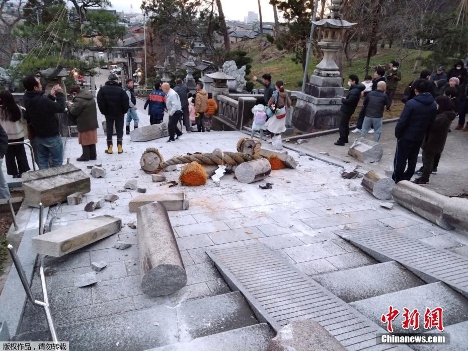 日本石川縣發(fā)生7.6級地震 該縣一處神社鳥居坍塌