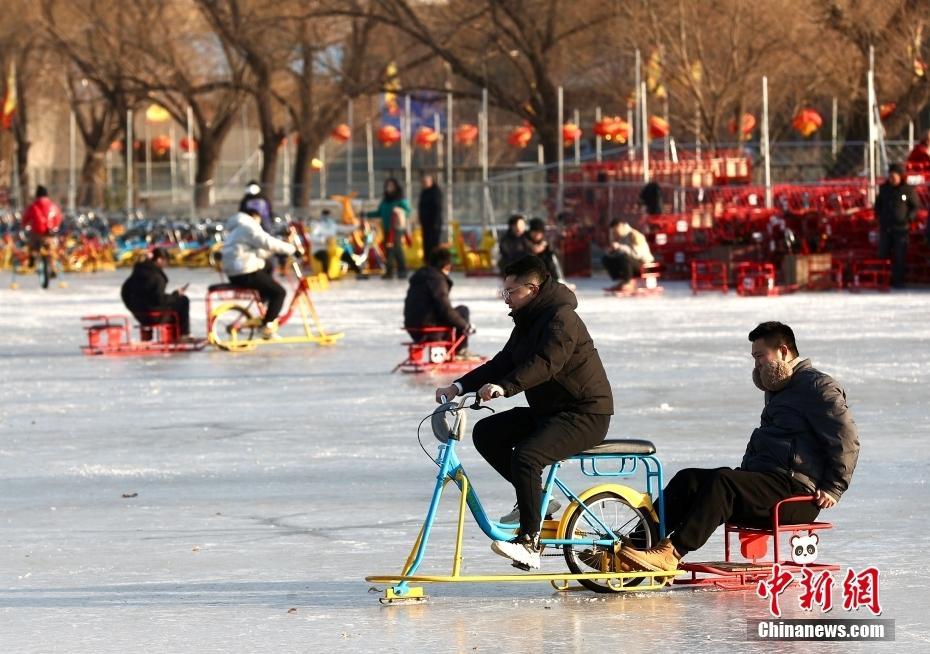 北京：市民首鋼園體驗冰上樂趣