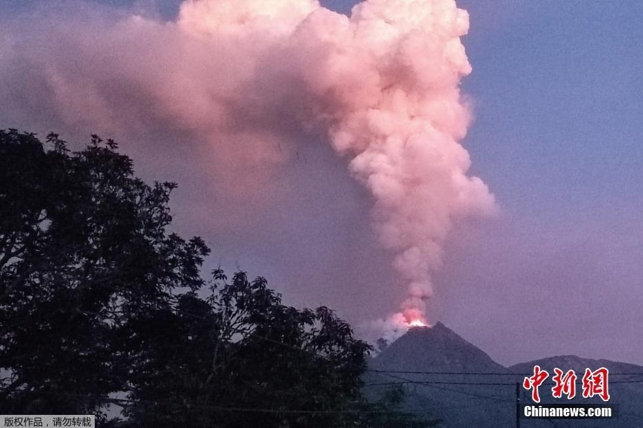 印尼勒沃托比火山噴發(fā) 火山灰柱高度達(dá)2000米