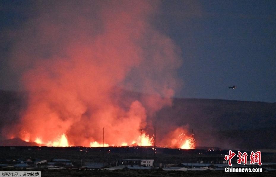 冰島城鎮(zhèn)附近發(fā)生火山噴發(fā) 巖漿逼近建筑物