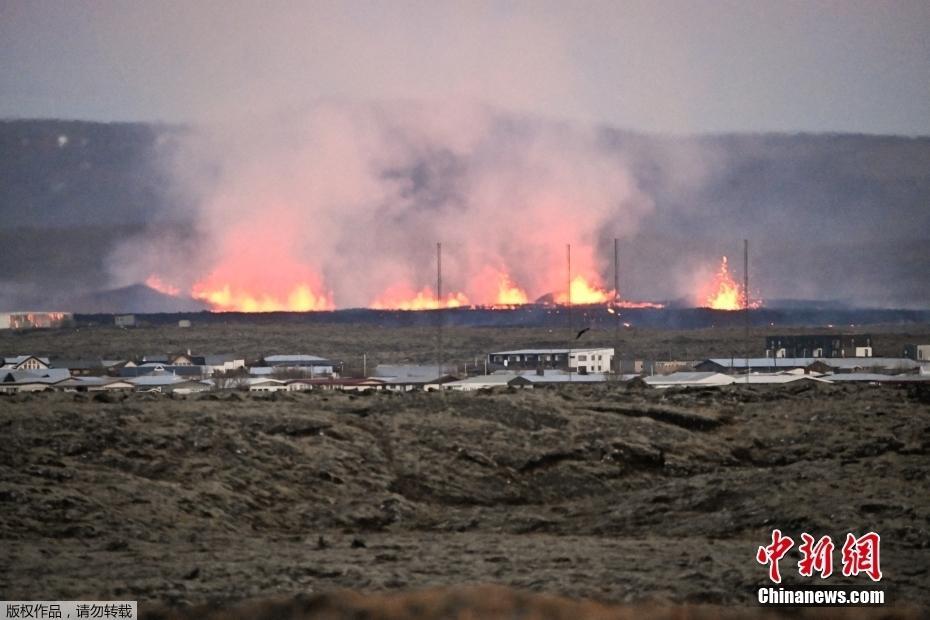 冰島城鎮(zhèn)附近發(fā)生火山噴發(fā) 巖漿逼近建筑物