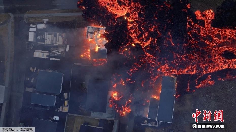 冰島火山巖漿入城 建筑物被吞噬