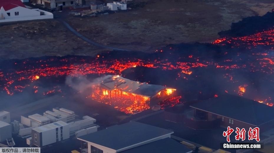 冰島火山巖漿入城 建筑物被吞噬