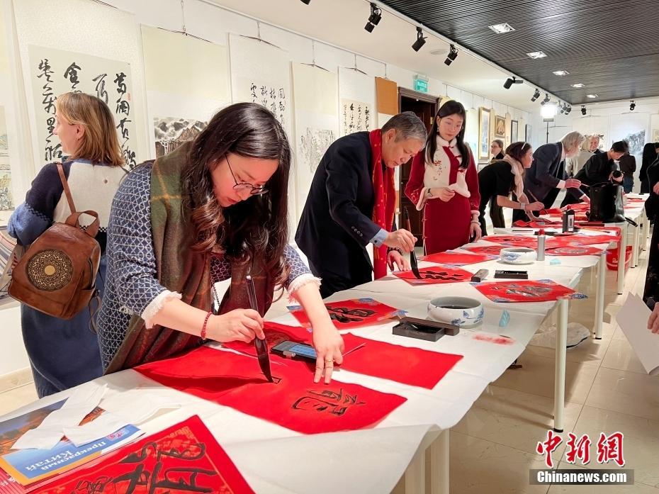 中國(guó)俄羅斯書(shū)法美術(shù)作品展在莫斯科舉行