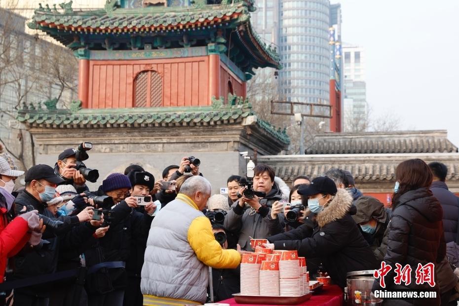 各地民眾品粥過臘八