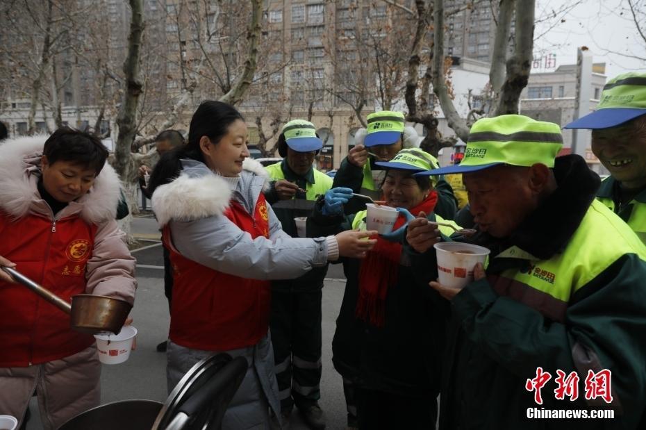 各地民眾品粥過臘八