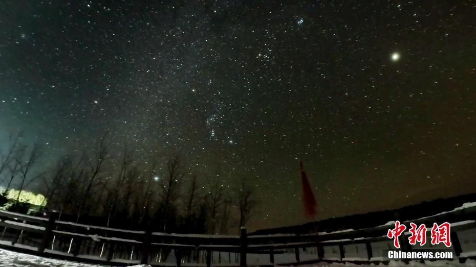 中俄邊境村落現(xiàn)夢幻星空