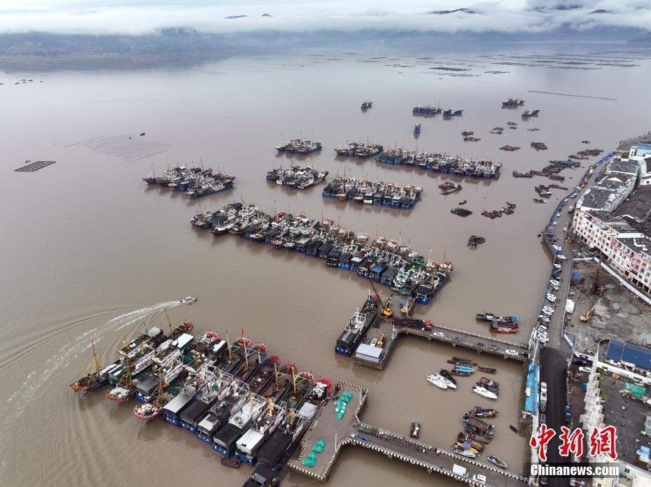 航拍浙江溫州蒼南霞關(guān)漁港風光