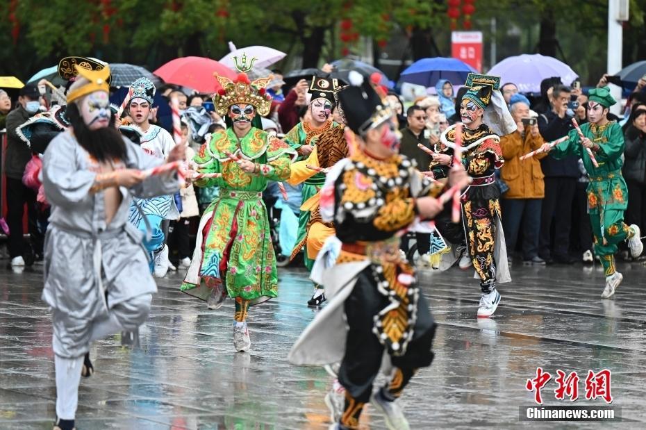 廣東潮汕英歌舞亮相廣州天河迎春花市