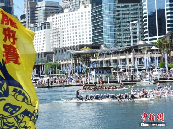 澳大利亚悉尼市新春龙舟赛在达令港举行