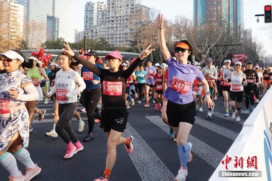 2024上海女子半程馬拉松賽鳴槍開跑