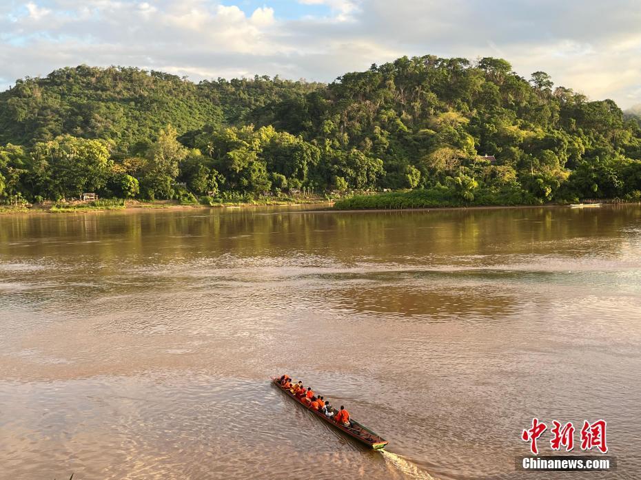 湄公河老撾段河岸風(fēng)光旖旎