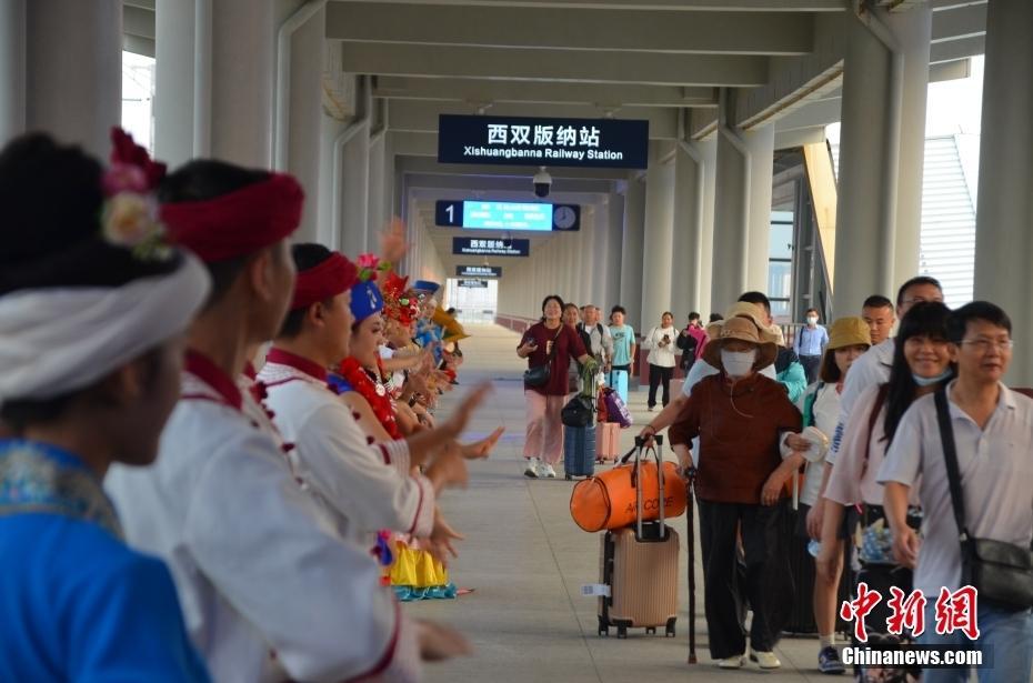 中老鐵路增開西雙版納至瑯勃拉邦國際旅客列車