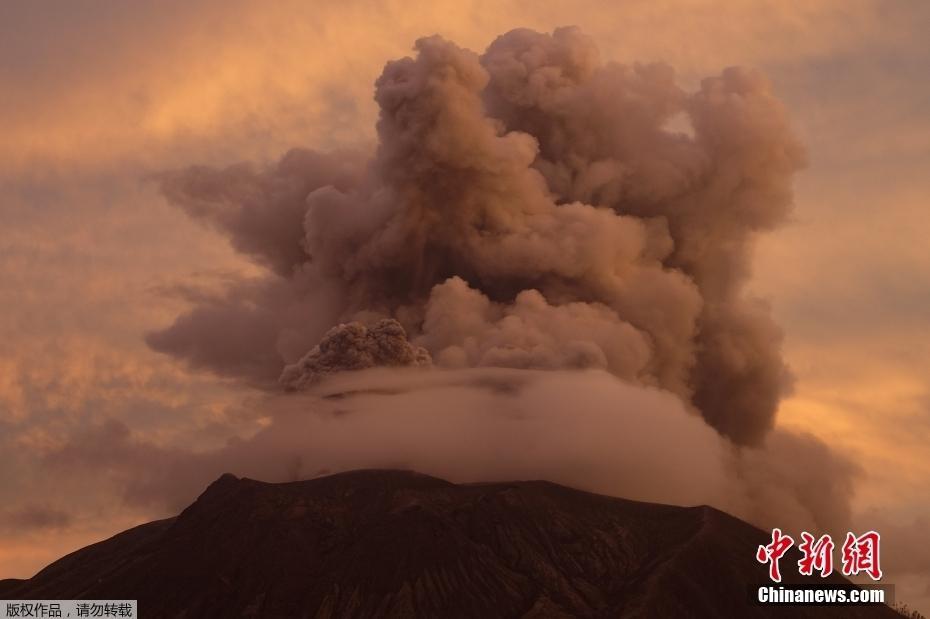 印尼魯昂火山再噴發(fā) 已有數(shù)千人撤離