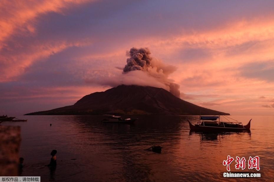 印尼魯昂火山再噴發(fā) 已有數(shù)千人撤離