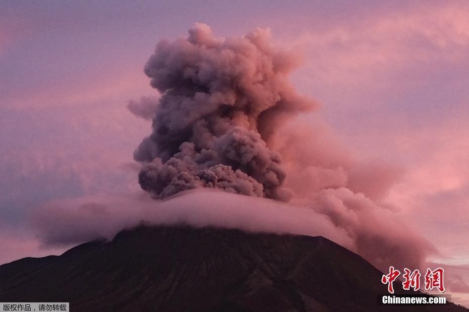 印尼魯昂火山再噴發(fā) 已有數(shù)千人撤離