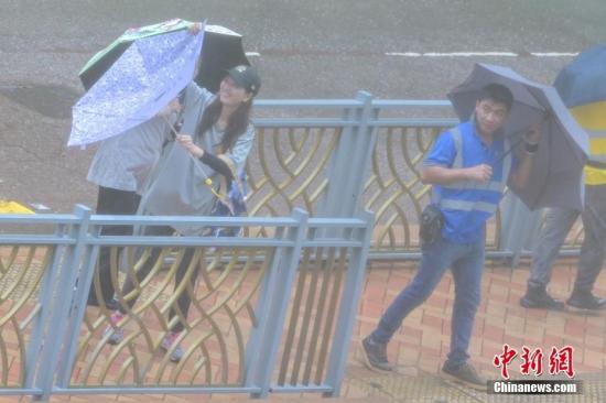 香港天文台发出红色暴雨警告信号