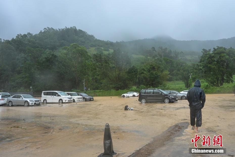 香港天文臺(tái)發(fā)出紅色暴雨警告信號(hào)