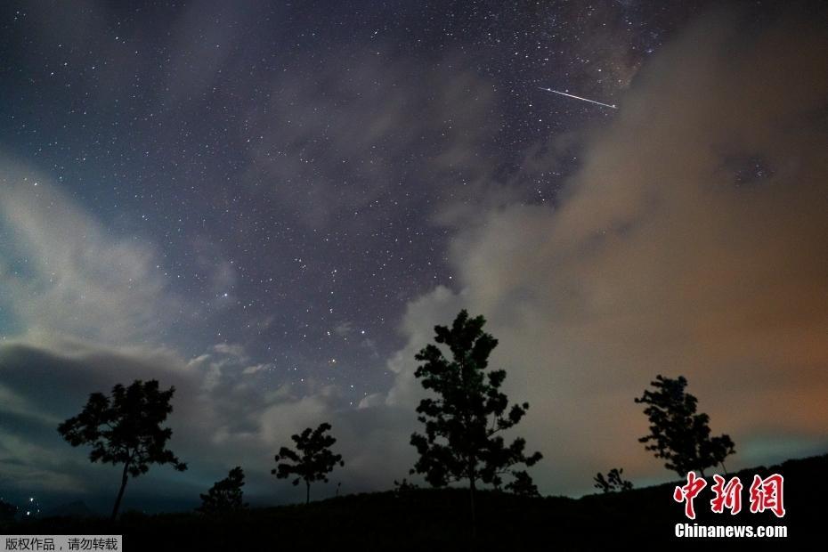 埃塔水瓶座流星雨出現(xiàn)在斯里蘭卡夜空