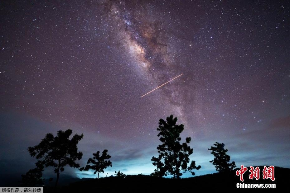 埃塔水瓶座流星雨出現(xiàn)在斯里蘭卡夜空