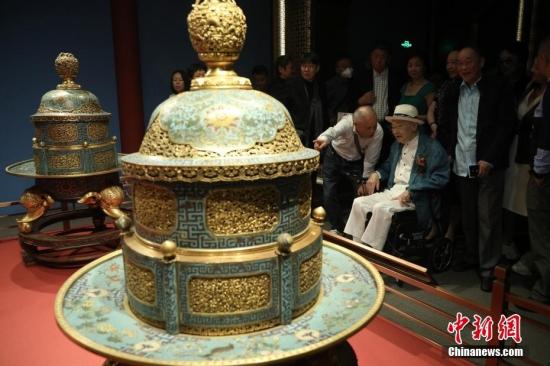 收藏家张宗宪向上海博物馆捐赠掐丝珐琅器珍品