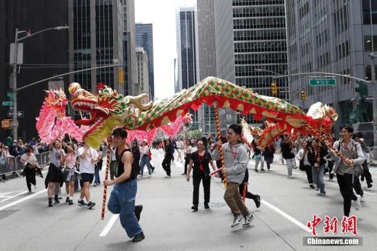 ”亚太裔传统文化大游行”在美国纽约举行