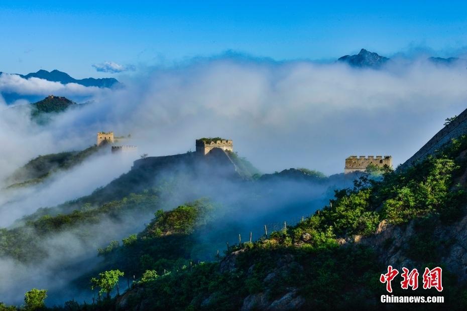 河北承德：雨后金山嶺長城現(xiàn)云海景觀