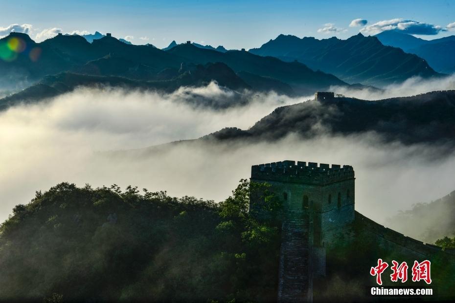 河北承德：雨后金山嶺長城現(xiàn)云海景觀