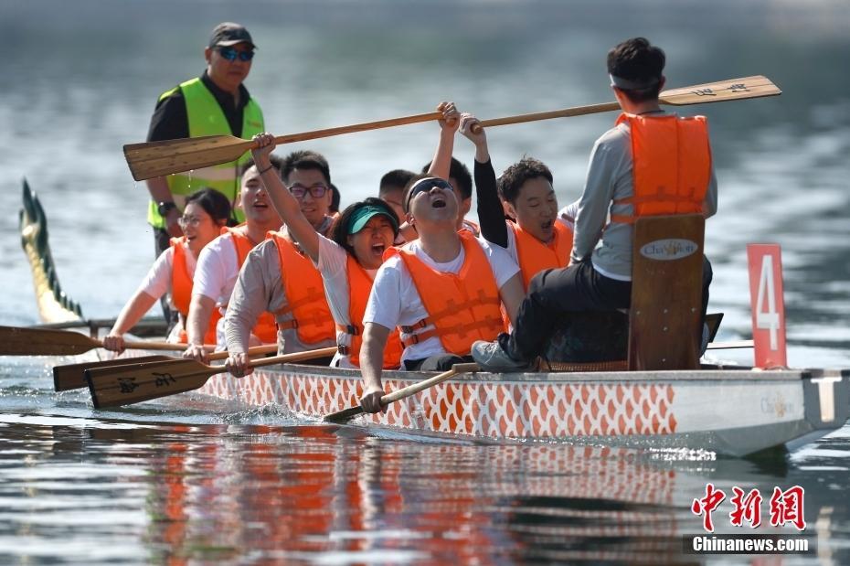 北京什剎海上賽龍舟 迎端午