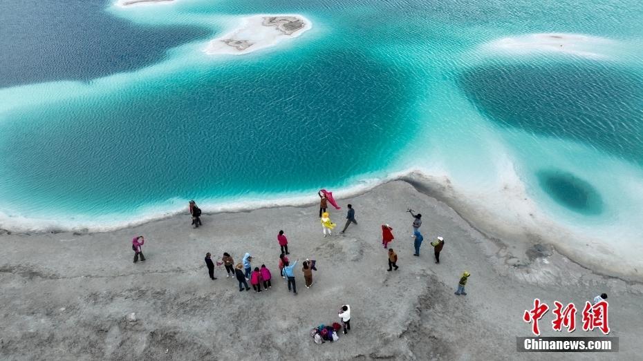 青海海西：大柴旦翡翠湖美景引客來