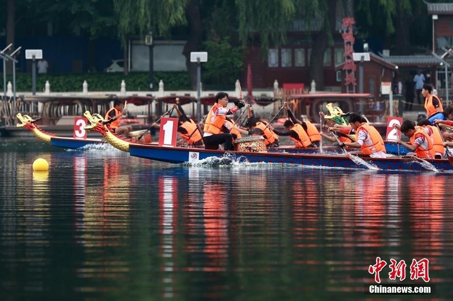 北京什剎海上賽龍舟