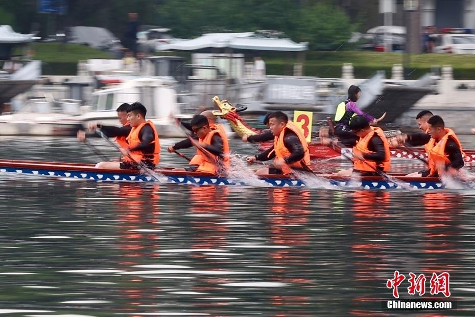 北京什剎海上賽龍舟