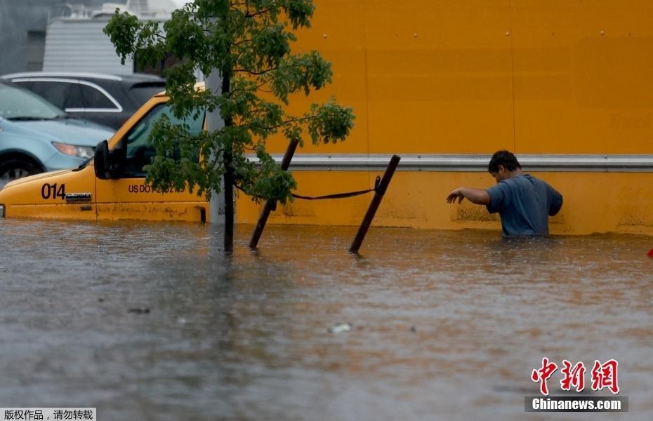 連日暴雨 美國佛羅里達(dá)州部分地區(qū)洪水泛濫