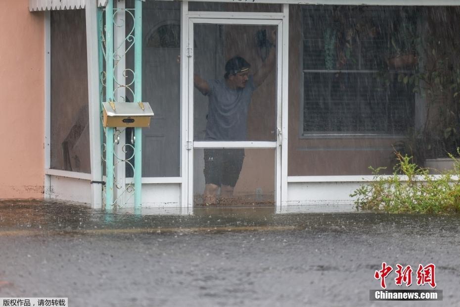 連日暴雨 美國佛羅里達州部分地區(qū)洪水泛濫