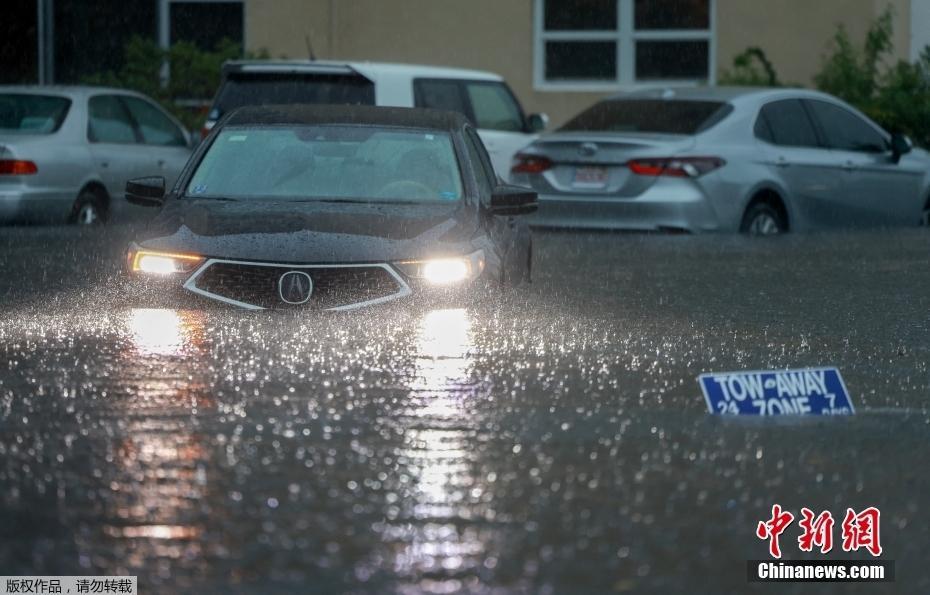 連日暴雨 美國佛羅里達州部分地區(qū)洪水泛濫